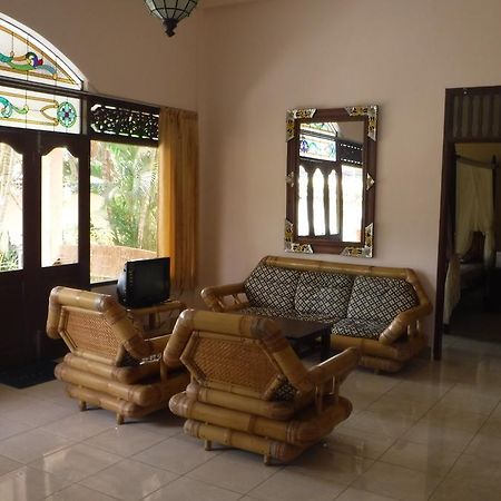Ombak Putih Bungalows Hotel นูซาดูอา ภายนอก รูปภาพ