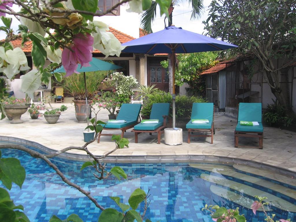 Ombak Putih Bungalows Hotel นูซาดูอา ภายนอก รูปภาพ