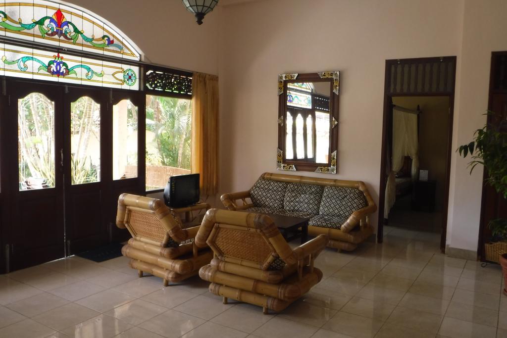 Ombak Putih Bungalows Hotel นูซาดูอา ภายนอก รูปภาพ