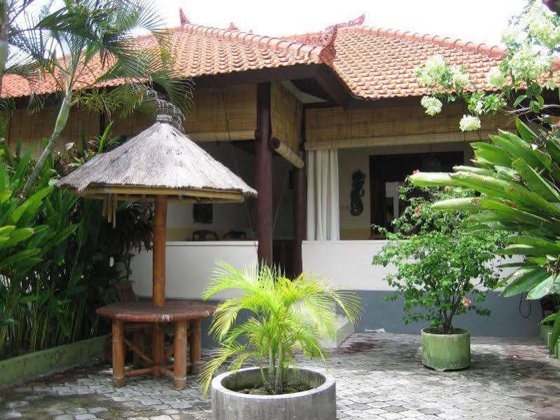 Ombak Putih Bungalows Hotel นูซาดูอา ภายนอก รูปภาพ