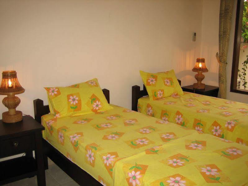Ombak Putih Bungalows Hotel นูซาดูอา ภายนอก รูปภาพ