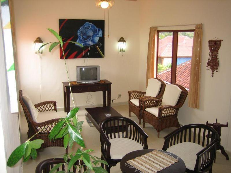 Ombak Putih Bungalows Hotel นูซาดูอา ภายนอก รูปภาพ