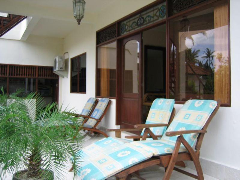 Ombak Putih Bungalows Hotel นูซาดูอา ภายนอก รูปภาพ
